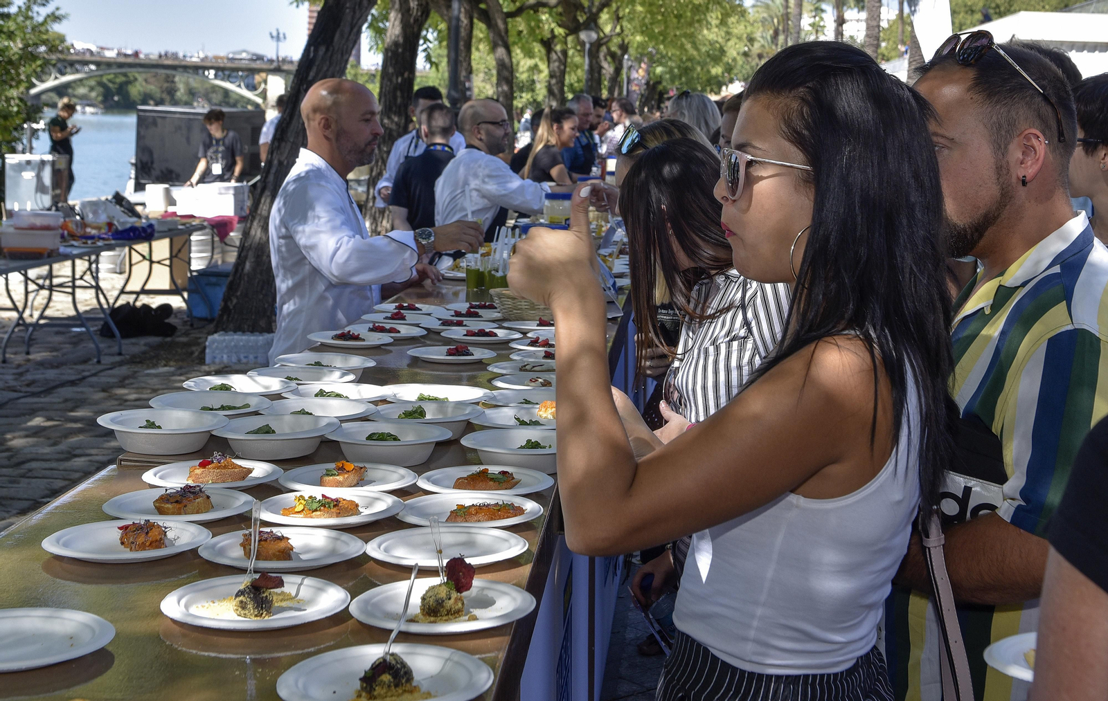 La barra de tapas más larga del mundo, en Sevilla