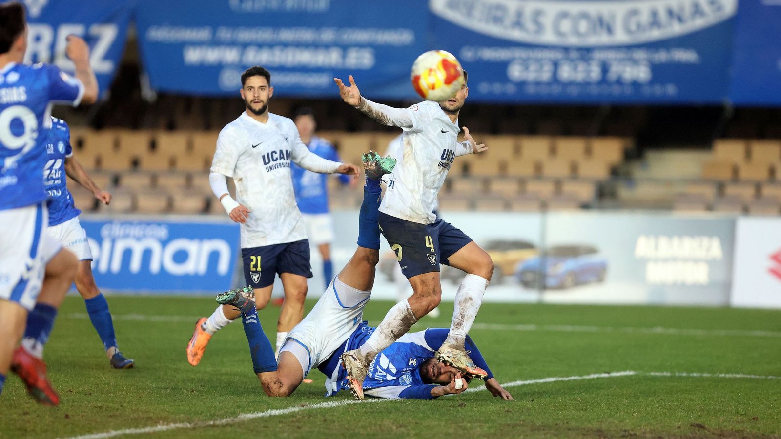 Imágenes del Xerez DFC contra el UCAM Murcia CF en Chapín