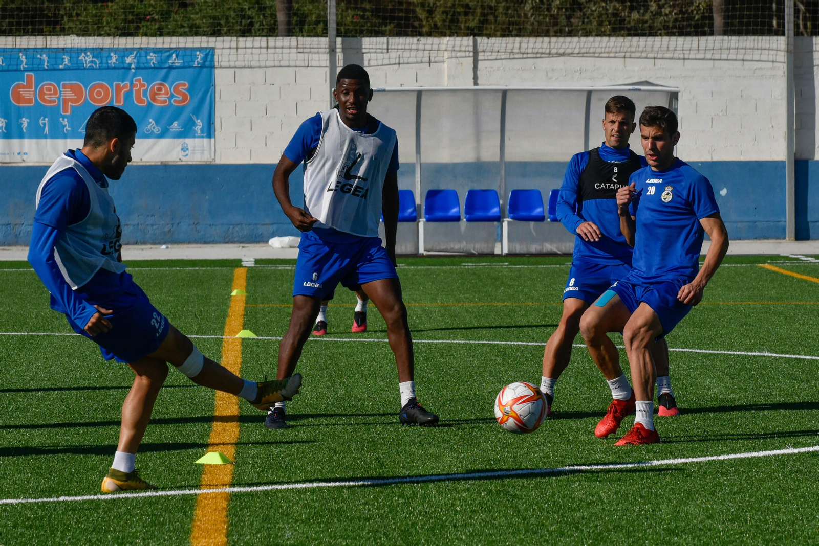 Aly Coulibaly (6), que apunta a titular, en el entrenamiento de este viernes