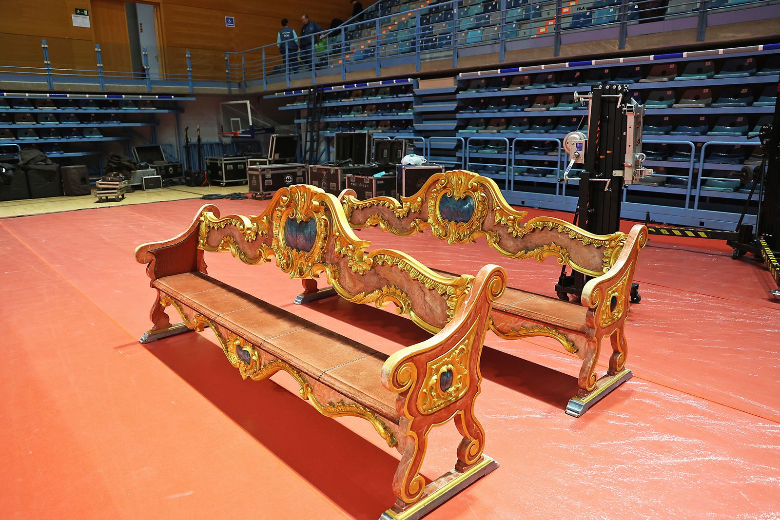 Últimos preparativos para la Misa funeral por las víctimas de Adamuz