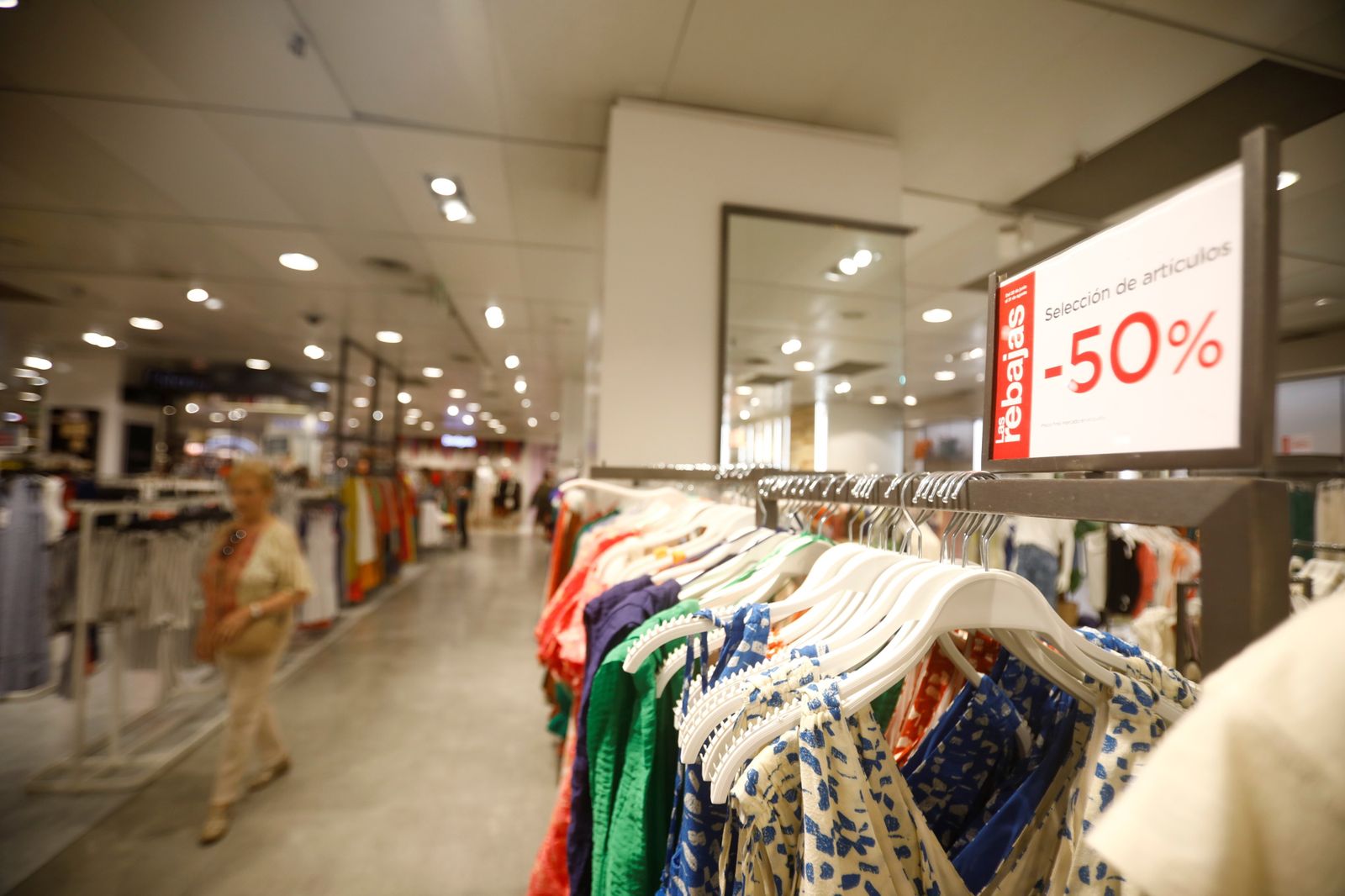 Arrancan las rebajas de verano en Córdoba, en imágenes