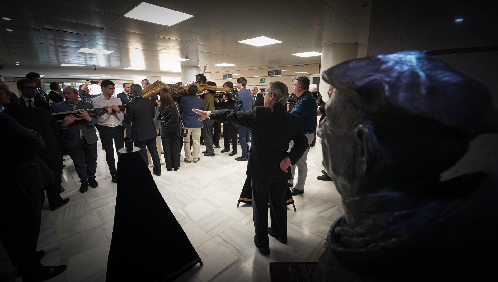 Imágenes del Cristo de la Esperanza con los ancianos del San Juan Grande en Jerez