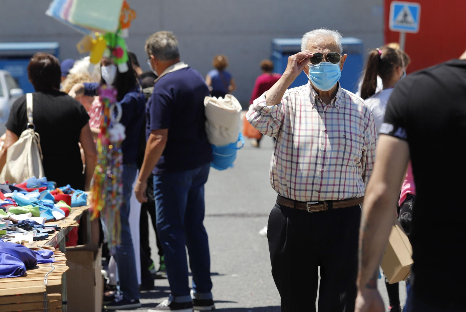 Imágenes del Mercadillo de Huelva en su nueva ubicación