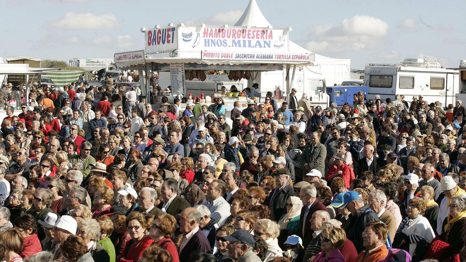 Miles de personas acuden cada año a la romería.