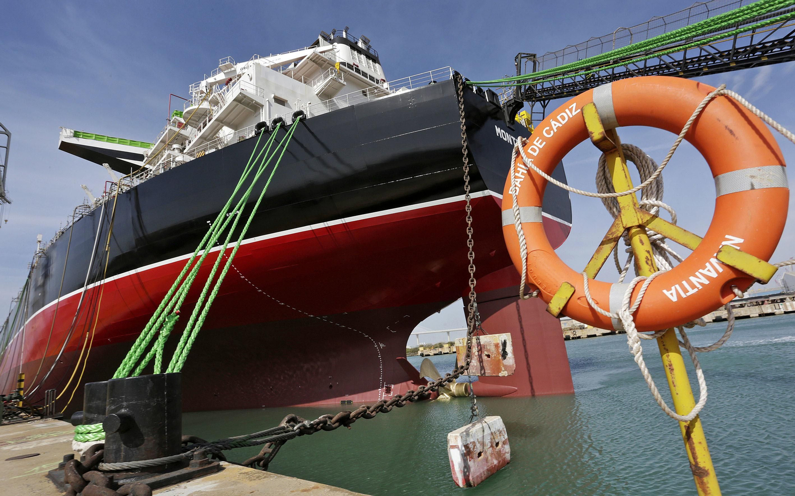 A flote el petrolero 'Monte Udala' en Navantia Puerto Real