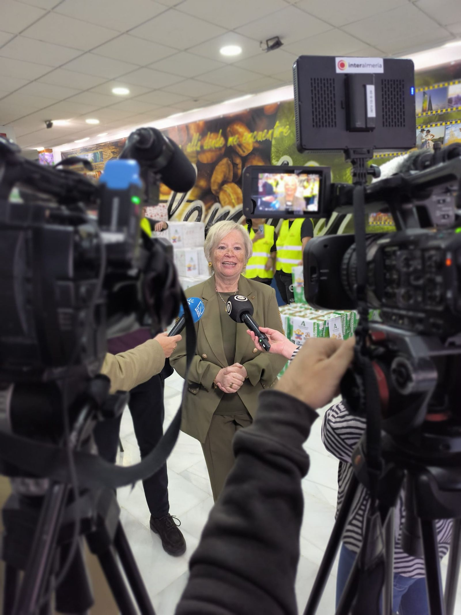 Esta asociación de colombianos de Almería celebra 20 años con 200 cestas de la compra a quienes más lo necesitan