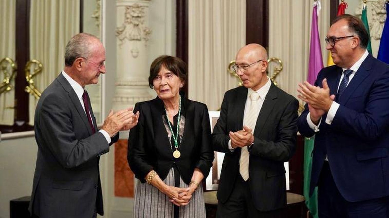 Rosa Romojaro, junto a Francisco de la Torre, Manuel Gahete y Arturo Bernal.