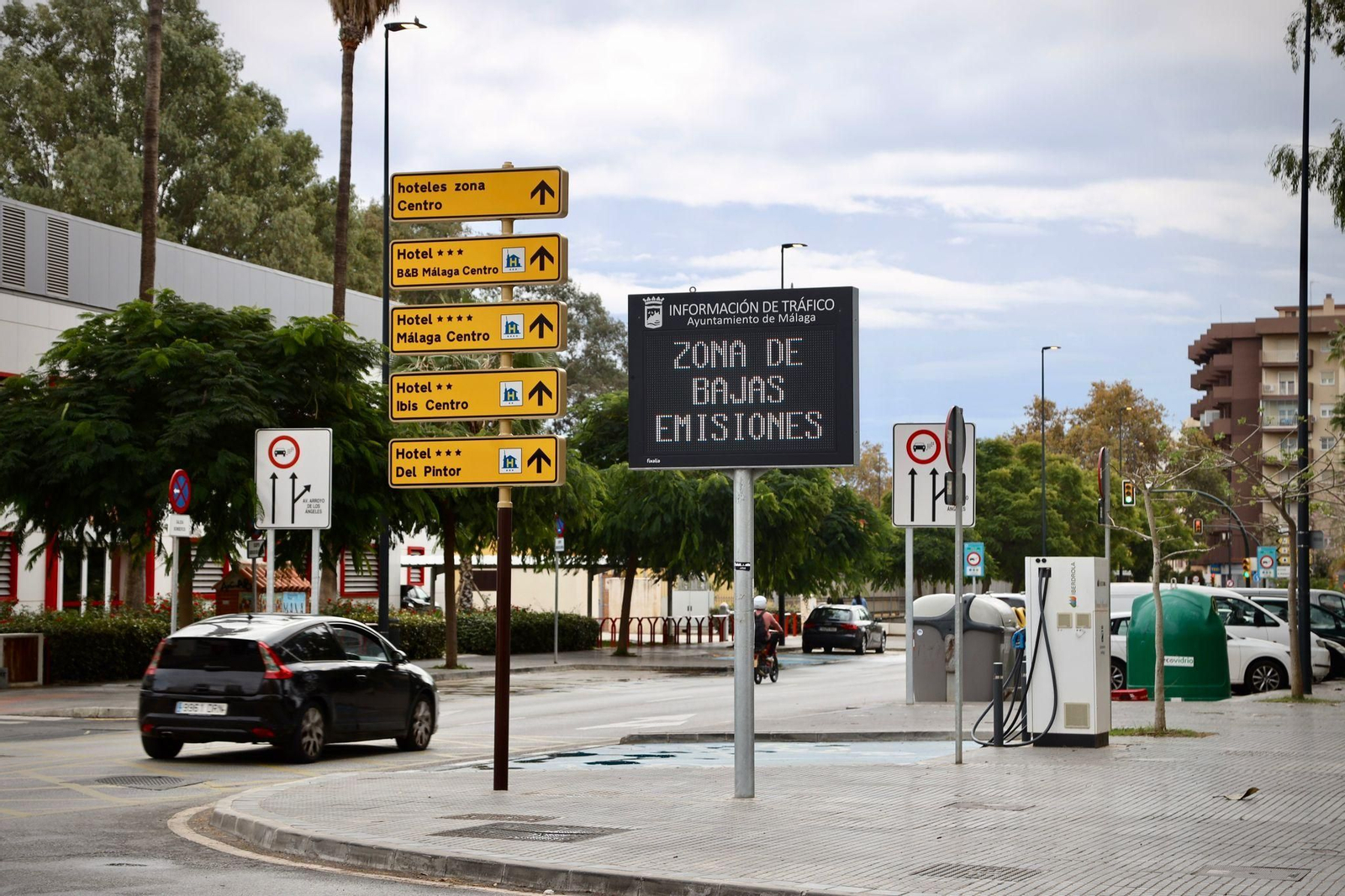 Cámaras y señalización de la Zona de Bajas Emisiones de Málaga.