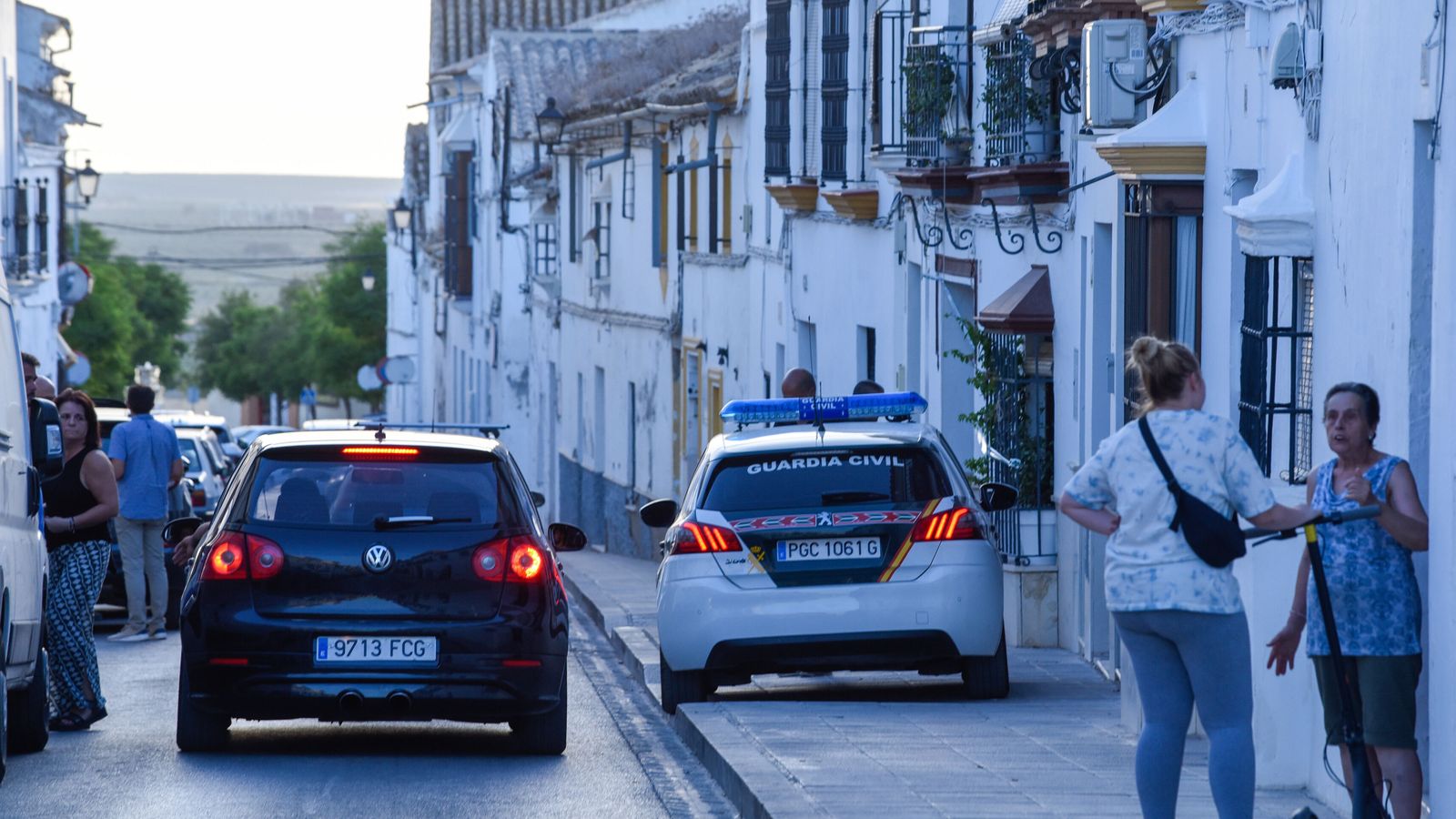 La calle Mancilla, de Osuna, donde aparecieron los cuerpos.