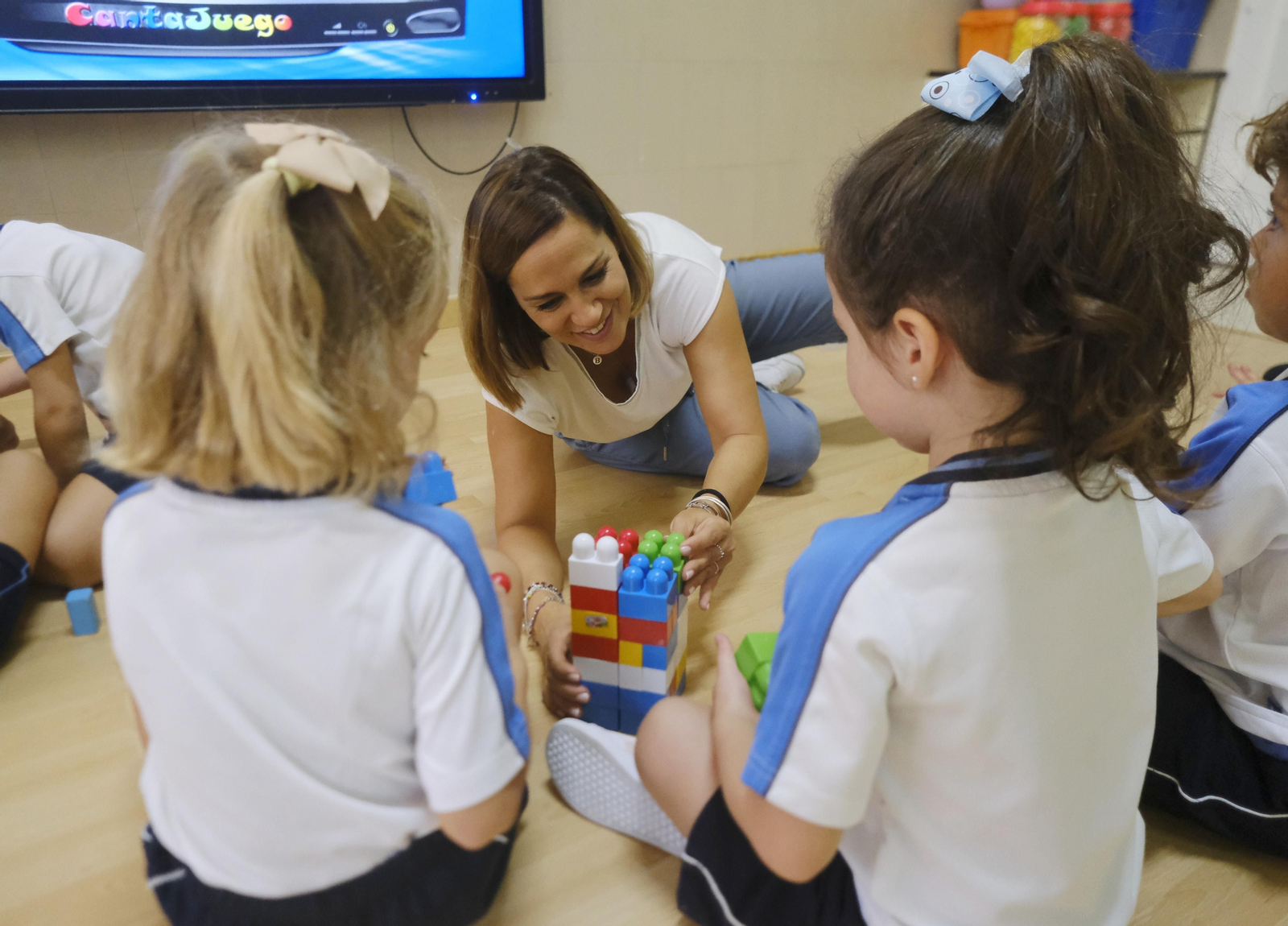 Las imágenes de la vuelta al cole en Córdoba: reencuentros, nervios y mucha ilusión
