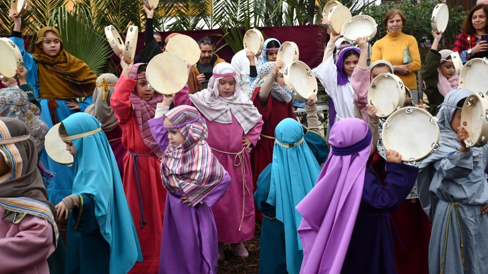Puente Mayorga da comienzo a la Navidad con un animado Belén Viviente