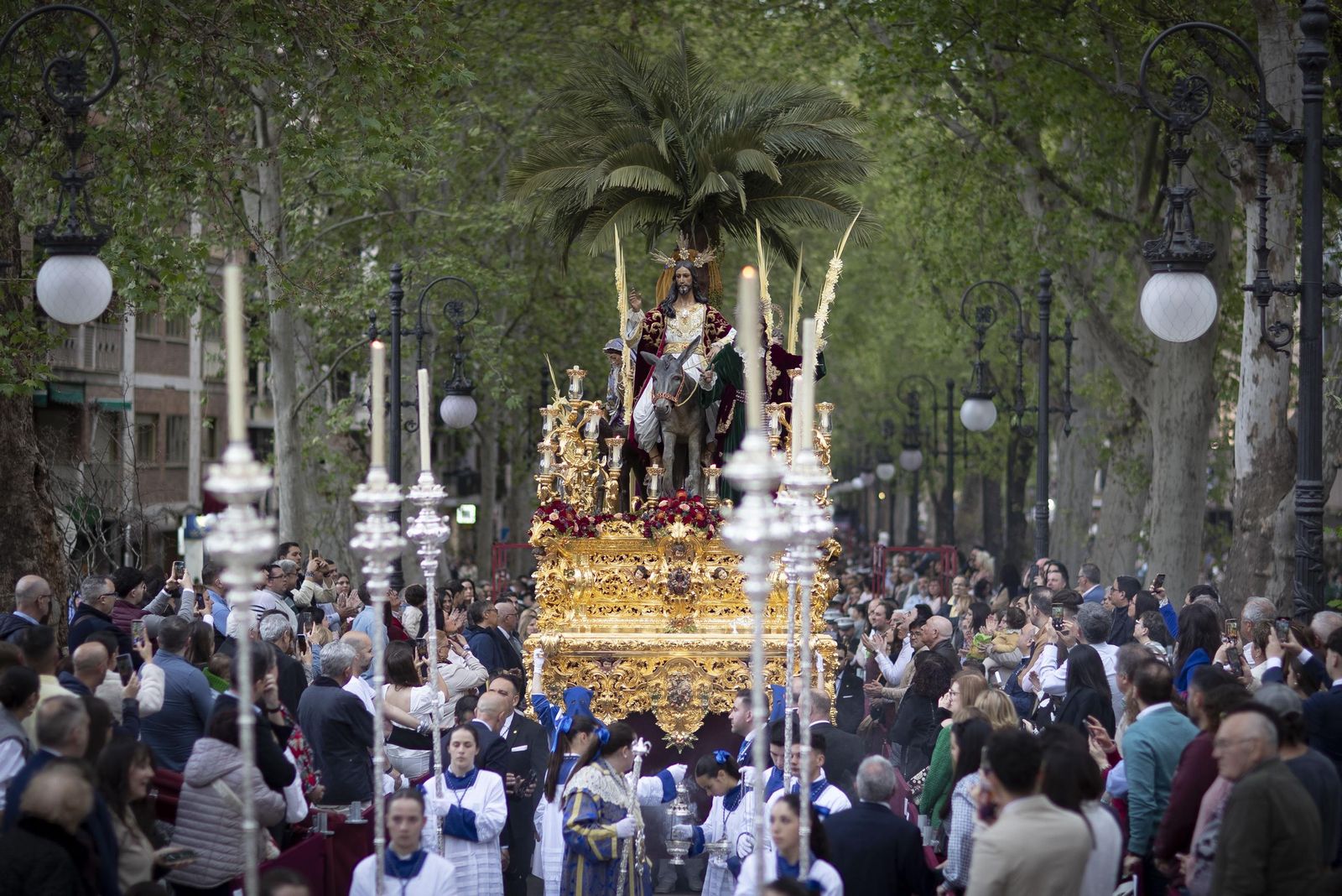 Granada estrenó la nueva carrera oficial frente a la Basílica de las Angustias