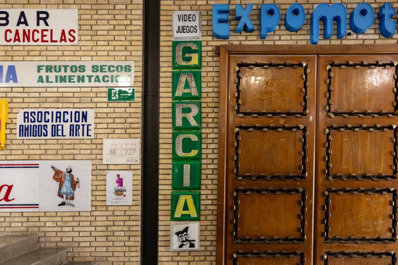 Los letreros más míticos de Jaén se rescatan y exhiben en la exposición Rótulos Chuléricos'