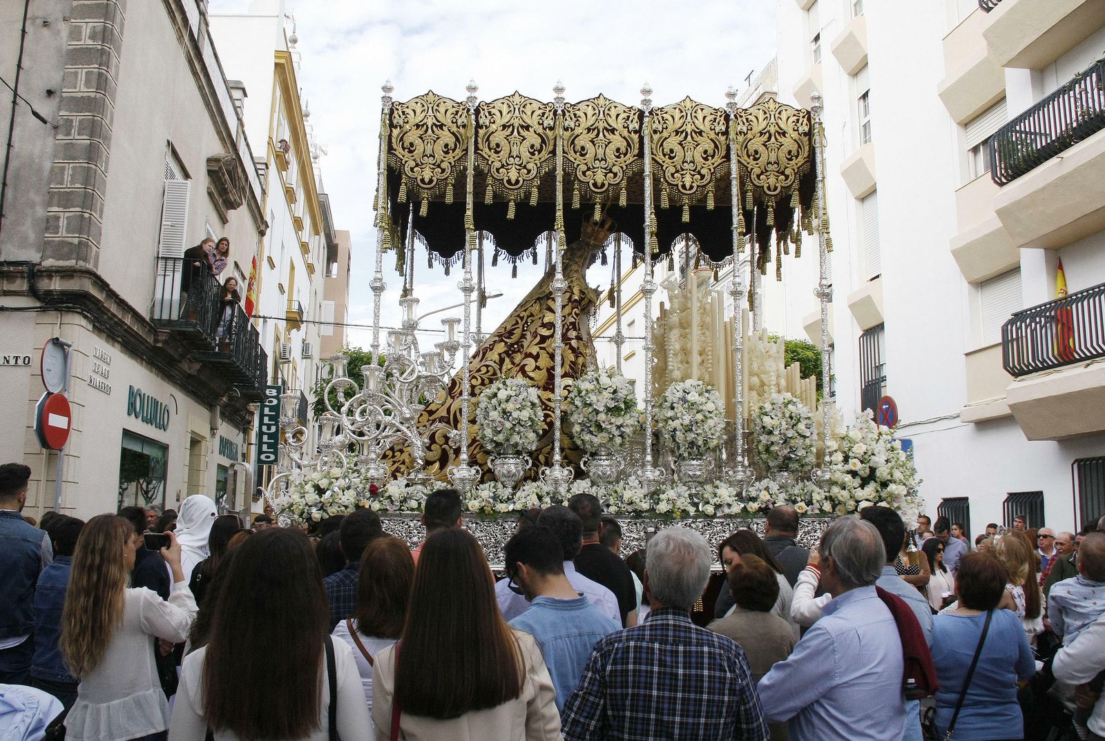 El Palio de la Amargura, a su paso por la calle Espíritu Santo.