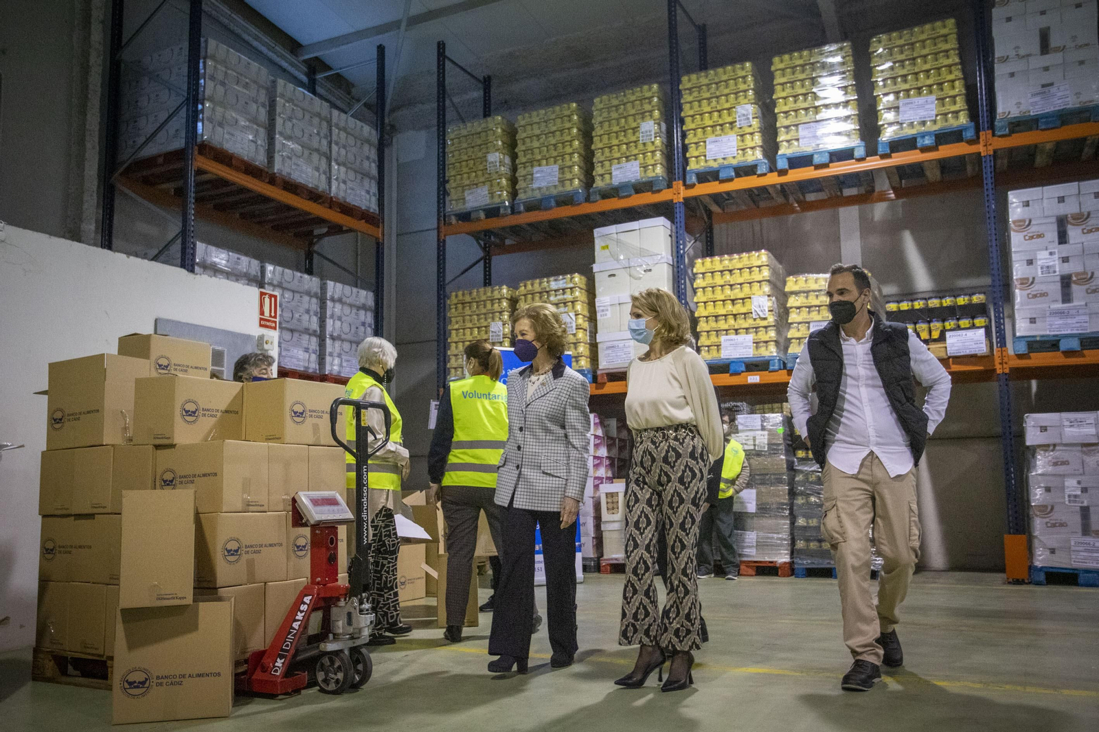 Imágenes de la visita de la Reina Sofía al Banco de Alimentos de Cádiz