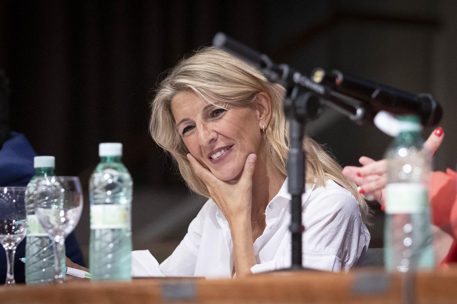 Así ha sido el tenso recibimiento a la vicepresidenta Yolanda Díaz en la Universidad de Granada: las imágenes