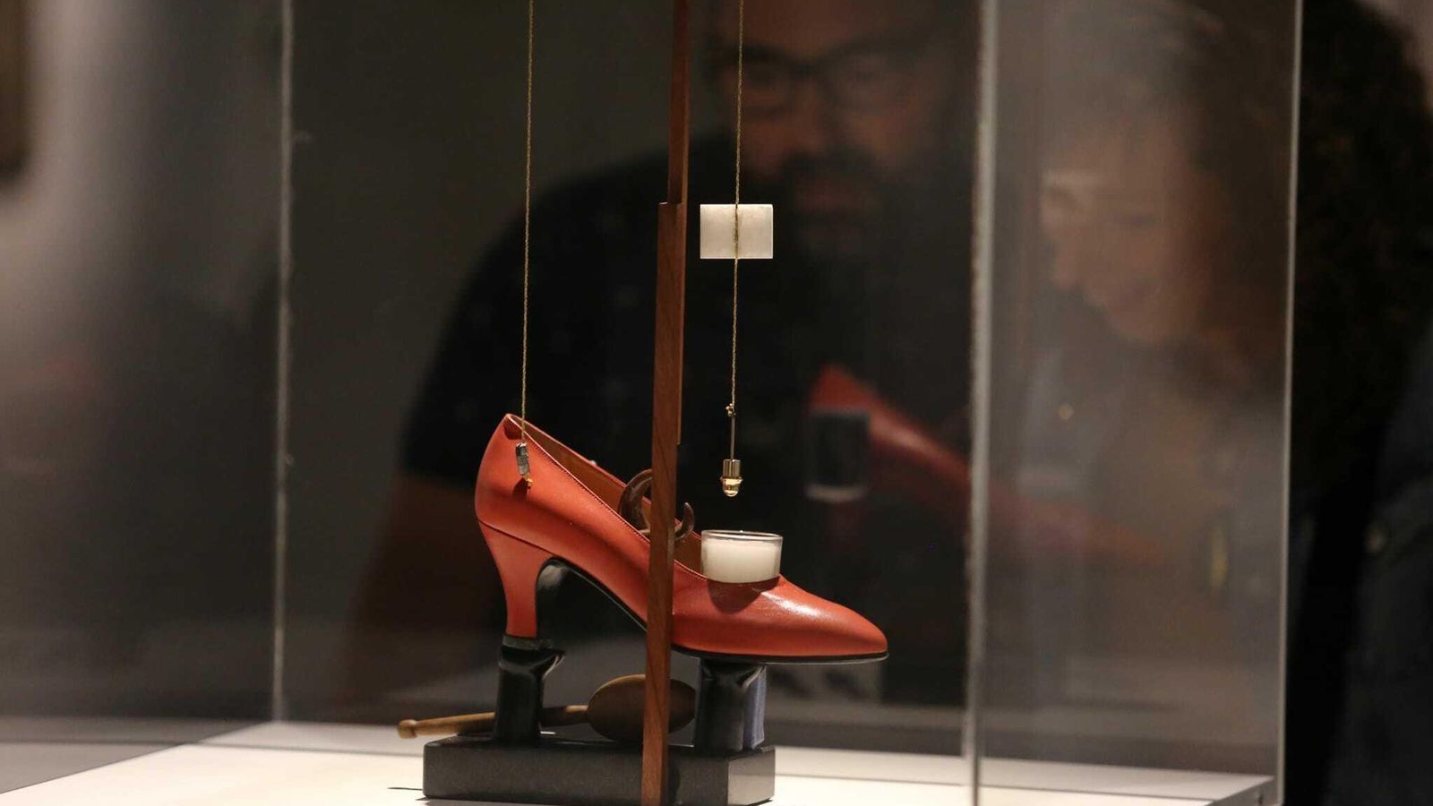 'Objeto surrealista de funcionamiento simbólico (El zapato de Gala)' (1931), de Salvador Dalí.