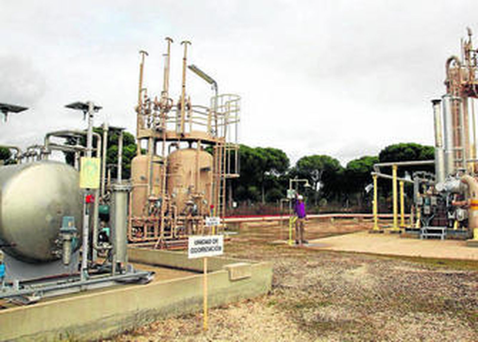 Planta de gas que Repsol explota en Mazagón (Huelva).