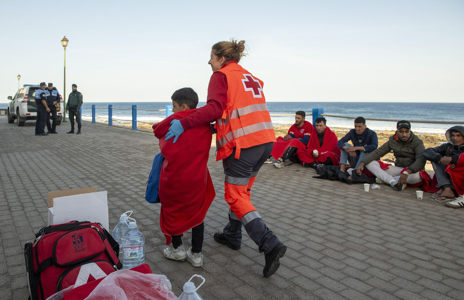 Imagen de archivo de inmigrantes en la costa de Lanzarote llegados en patera