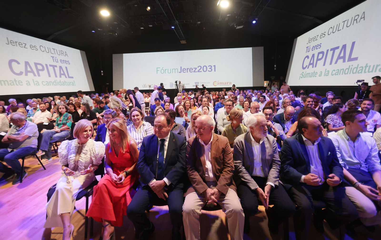 Autoridades y asistentes al Forúm Jerez 2031.