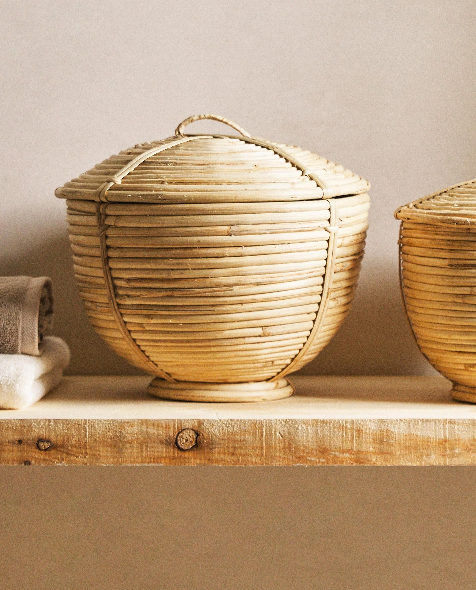 Cesta de ratán de Zara Home.