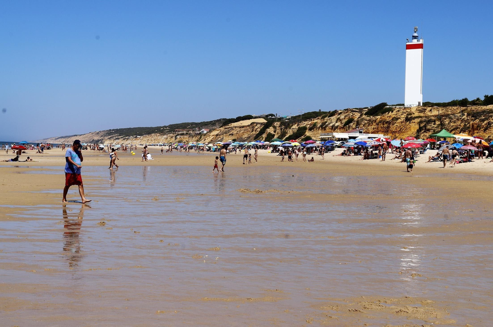 Imágenes de la playa de Matalascañas en un domingo caluroso
