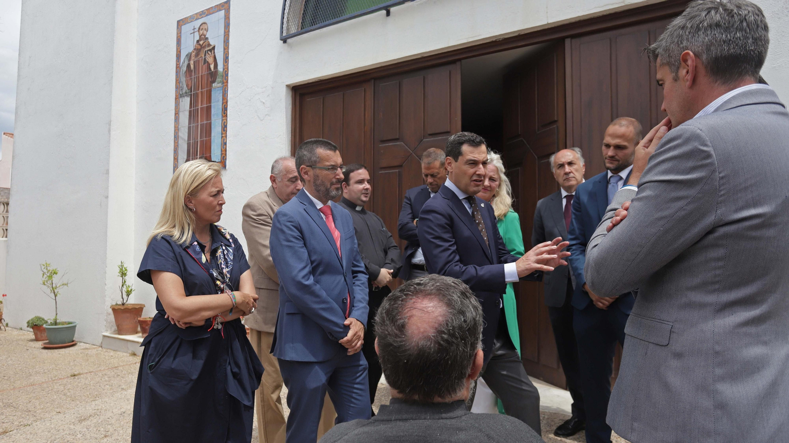 Fotos de la visita de Juanma Moreno a La Línea