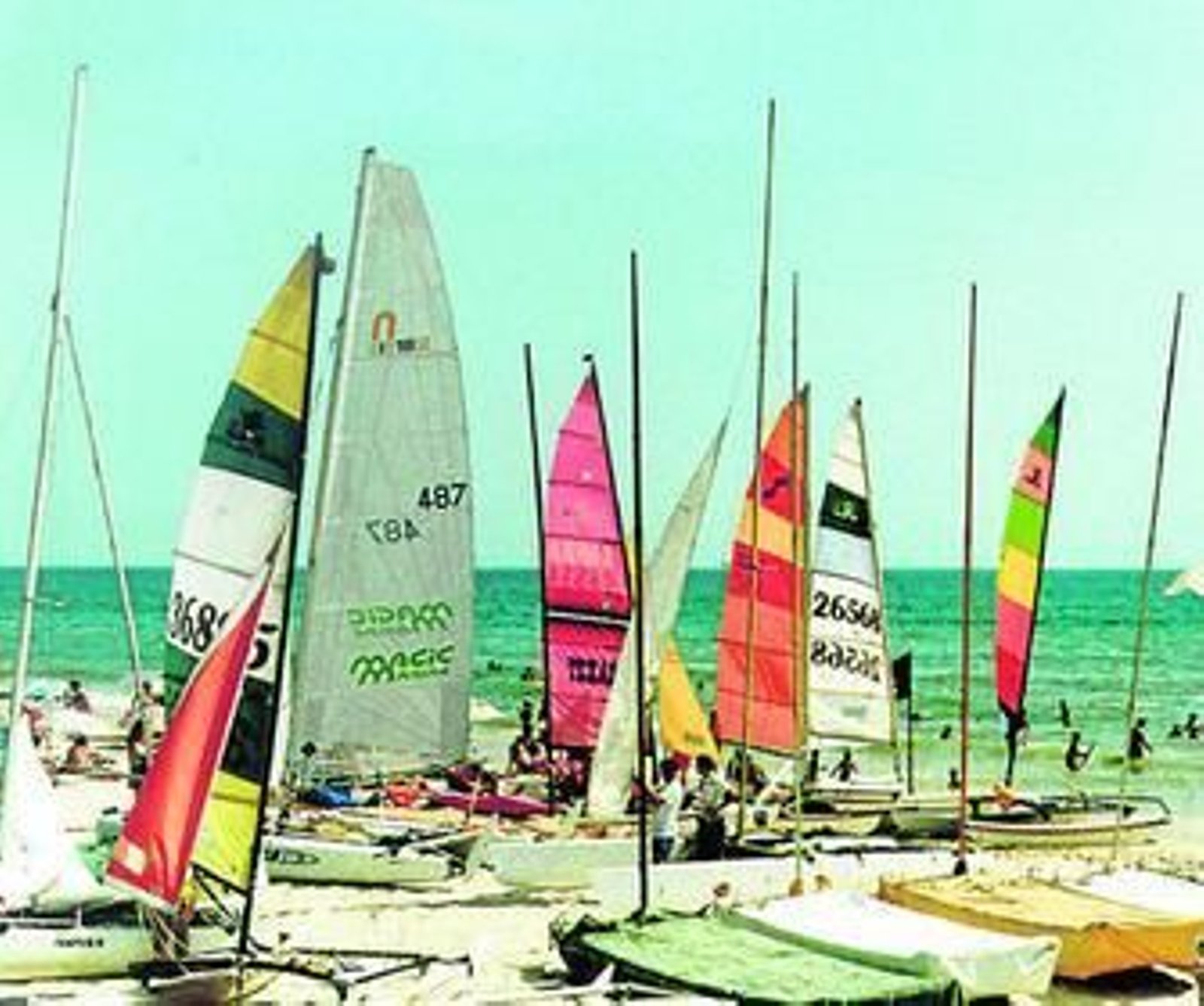 El deporte náutico cuenta con numerosos seguidores; en la foto, una prueba en Matalascañas.