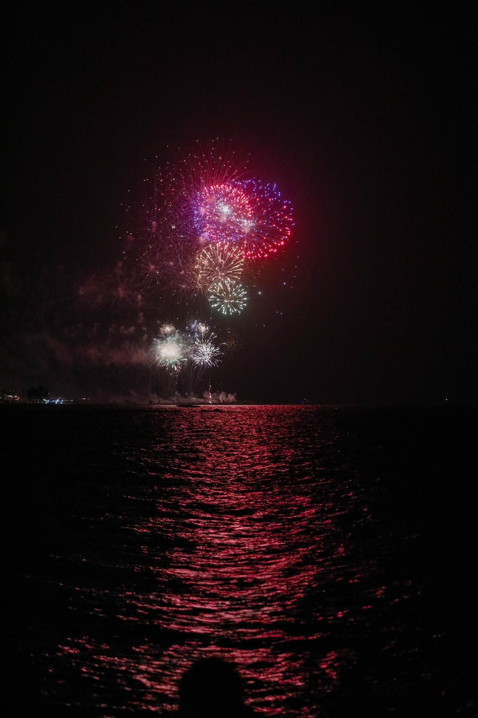 Las mejores imágenes de los fuegos artificiales de la feria de Almeria