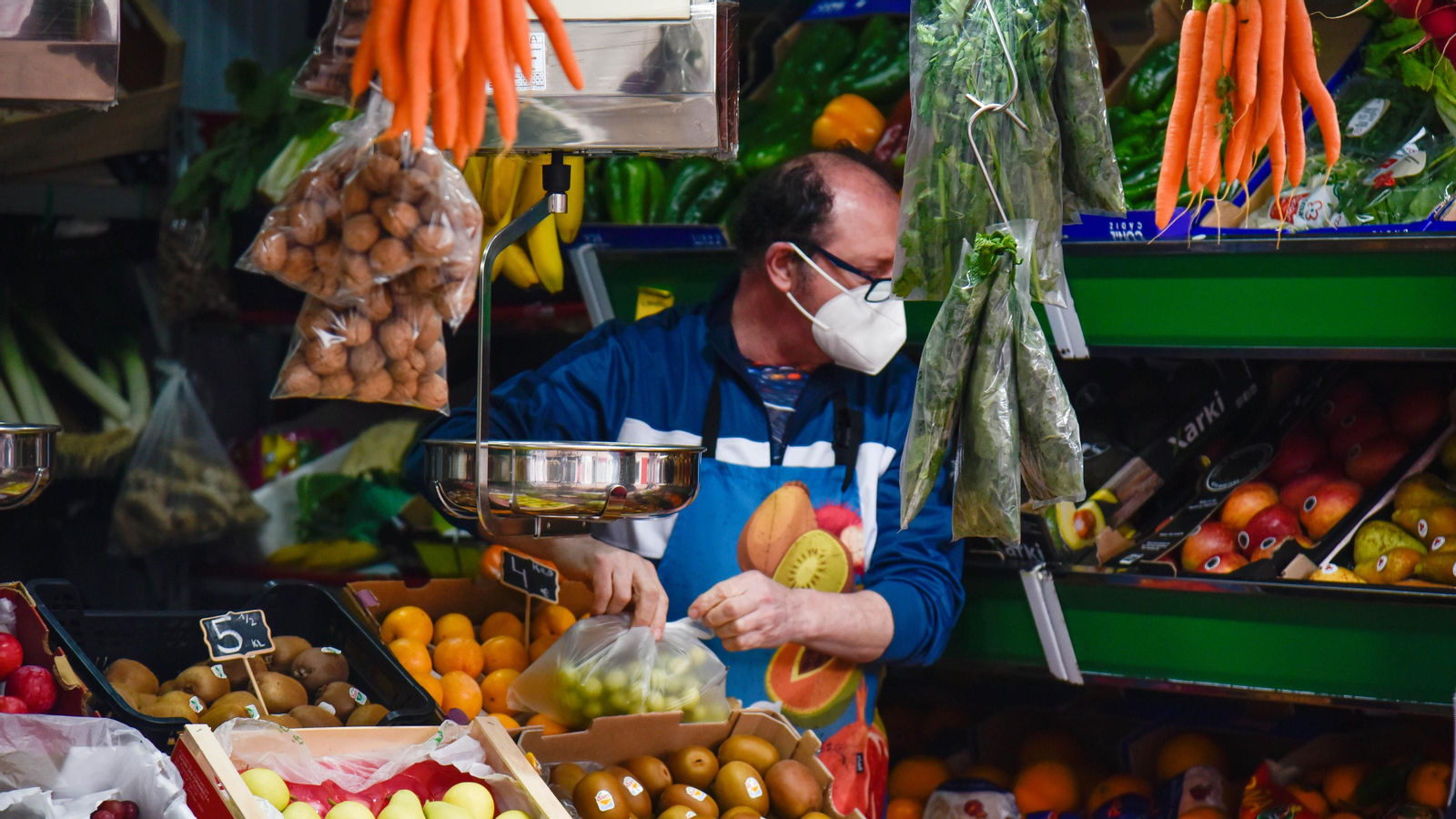 Los mercados de abasto de Algeciras y La Línea tras diez dias  de paros en el transporte