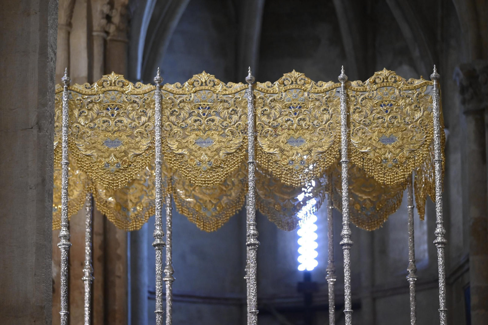 Las mejores imágenes del nuevo palio de la Virgen de la Alegría de Córdoba