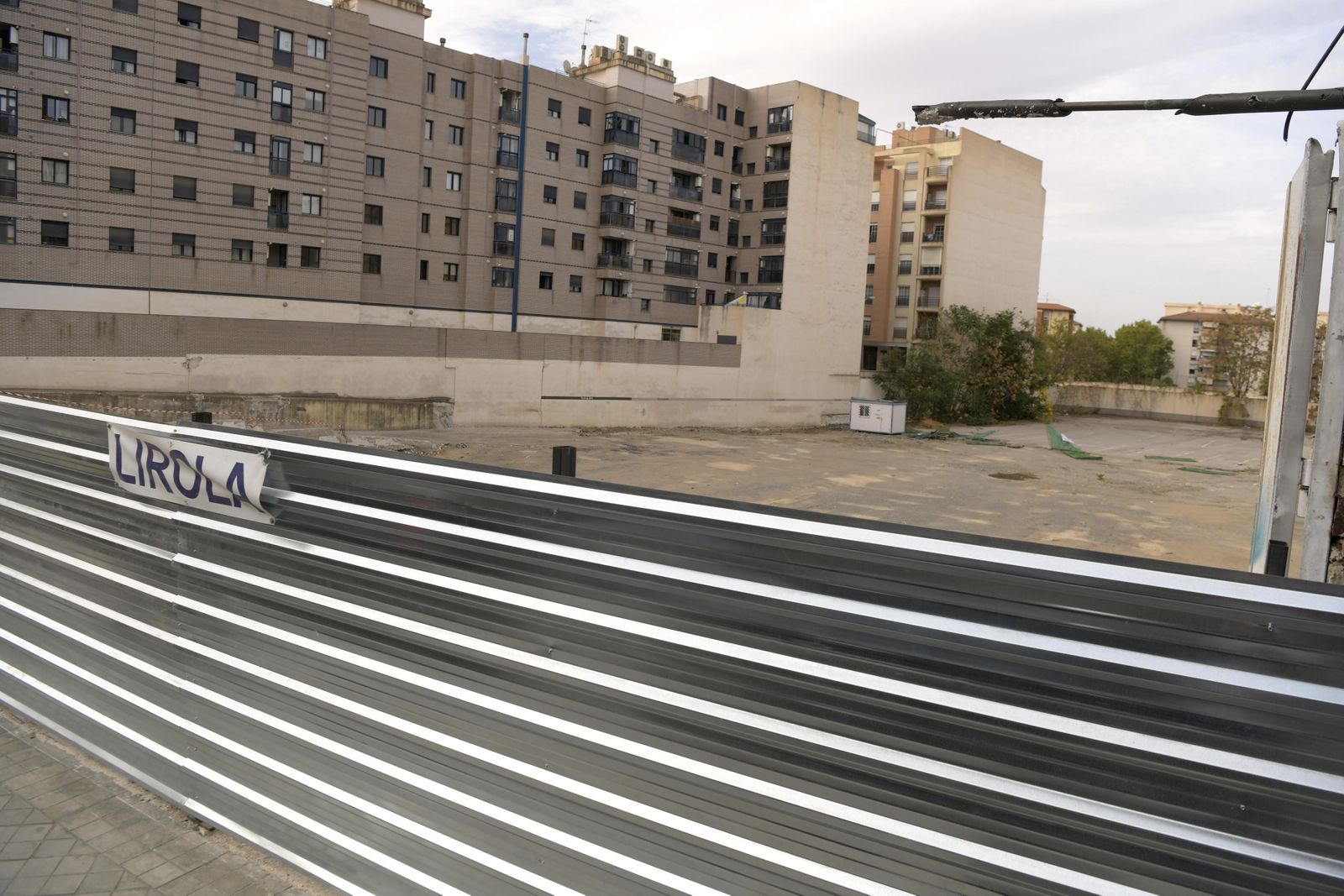 Solar tras la demolición del concesionario en 2022.