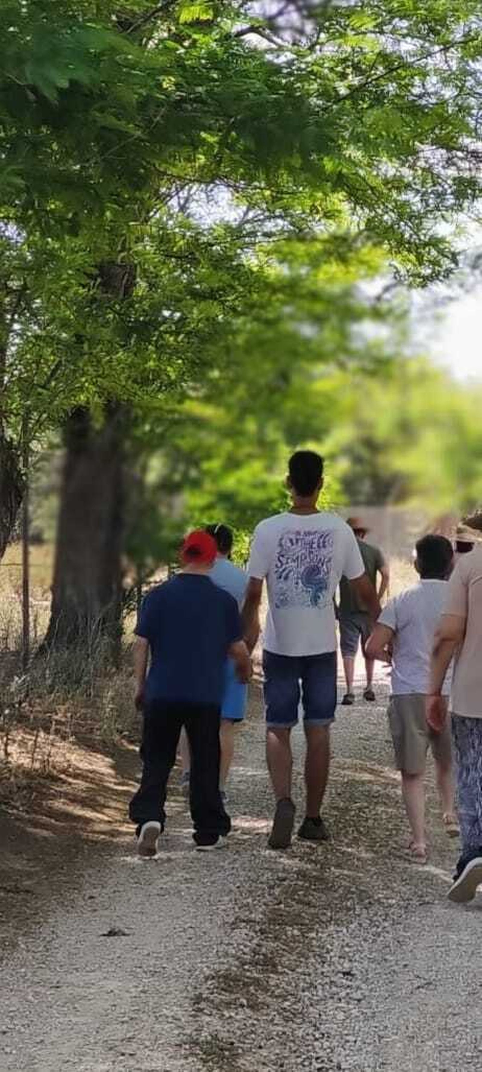 Usuarios de Afanas Jerez disfrutando del programa de envejecimiento activo en la naturaleza.