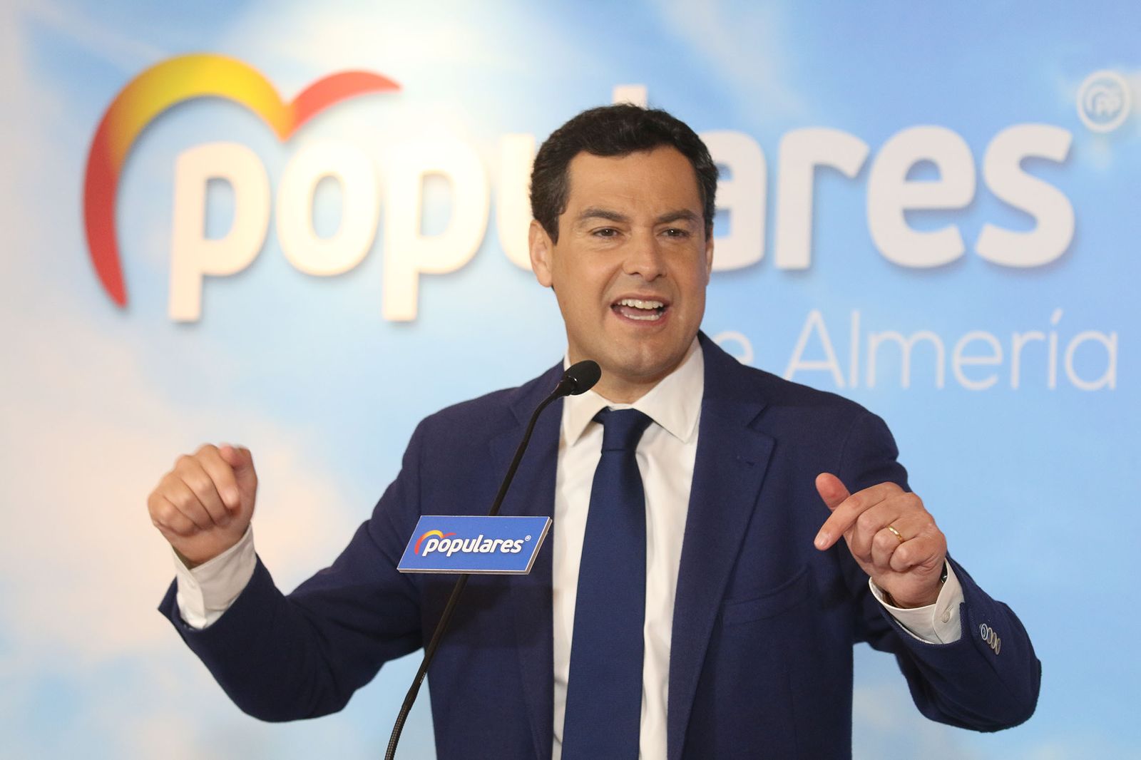 Las imágenes de la visita de Juanma Moreno a Almería