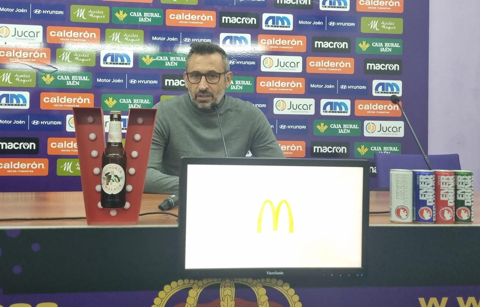 Manolo Herrero atiende a los medios de comunicación tras caer ante el conjunto azulillo. Manolo Herrero atiende a los medios de comunicación tras caer ante el conjunto azulillo.