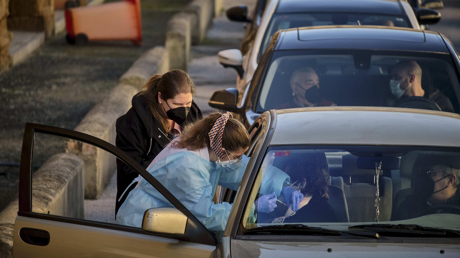 Imagen de archivo de las vacunaciones de mayores en Cádiz.