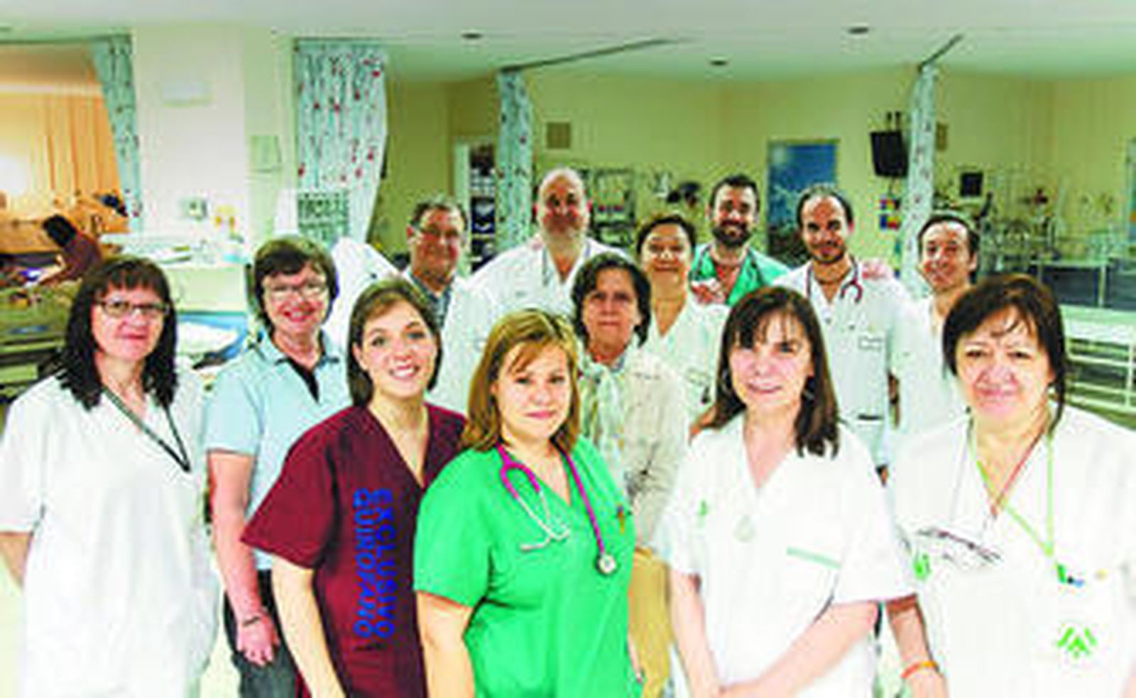 Miembros del equipo de la UCI Pediátrica, en la sala principal, en una imagen tomada un viernes por la mañana.