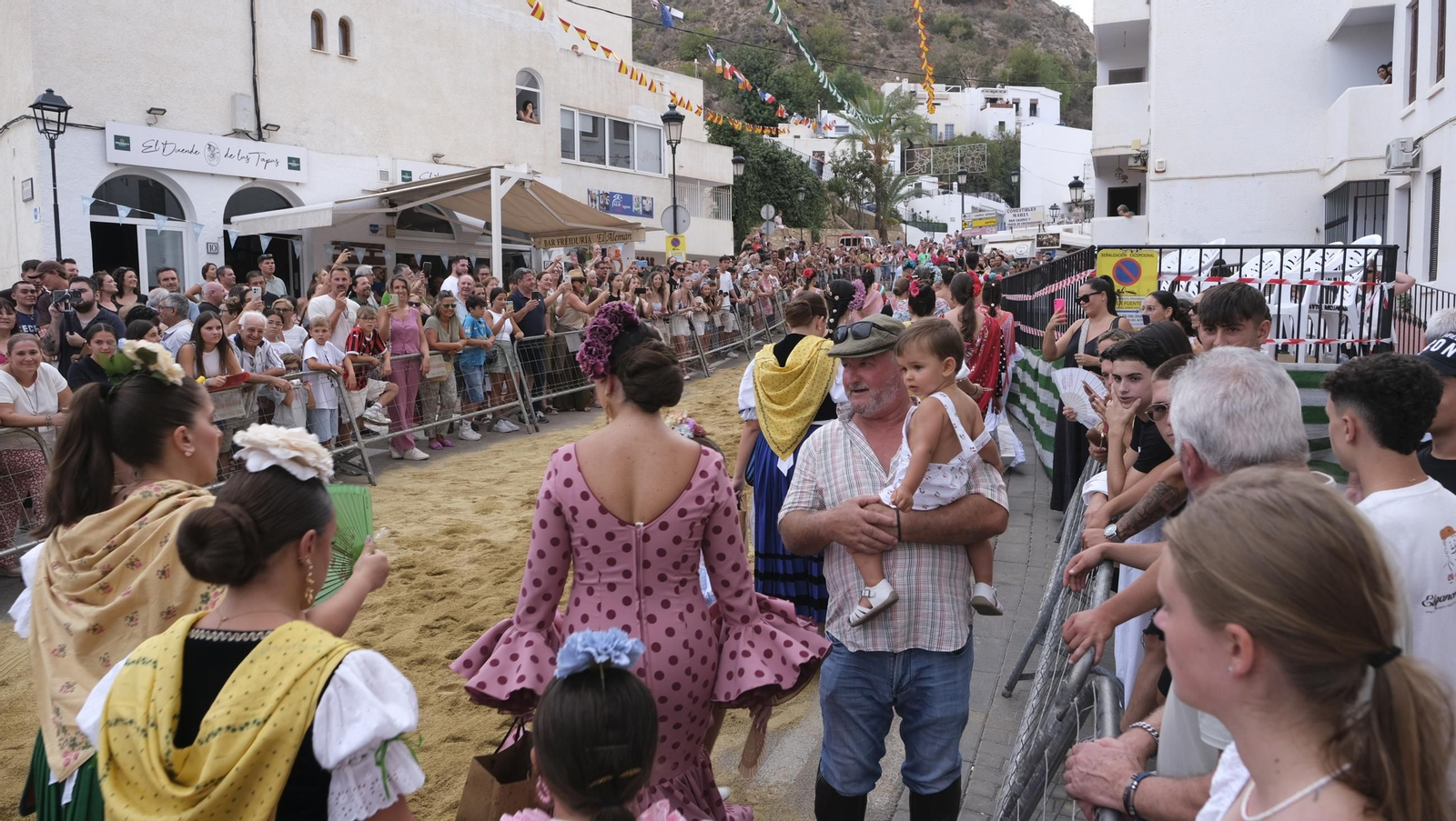 La popular carrera de cintas a caballo de las Fiestas de Mojácar, en imágenes