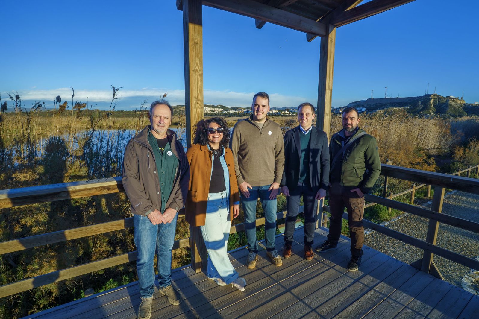 Alcalde junto la directiva de la Asociación Salvemos el Salar y el Territorio.