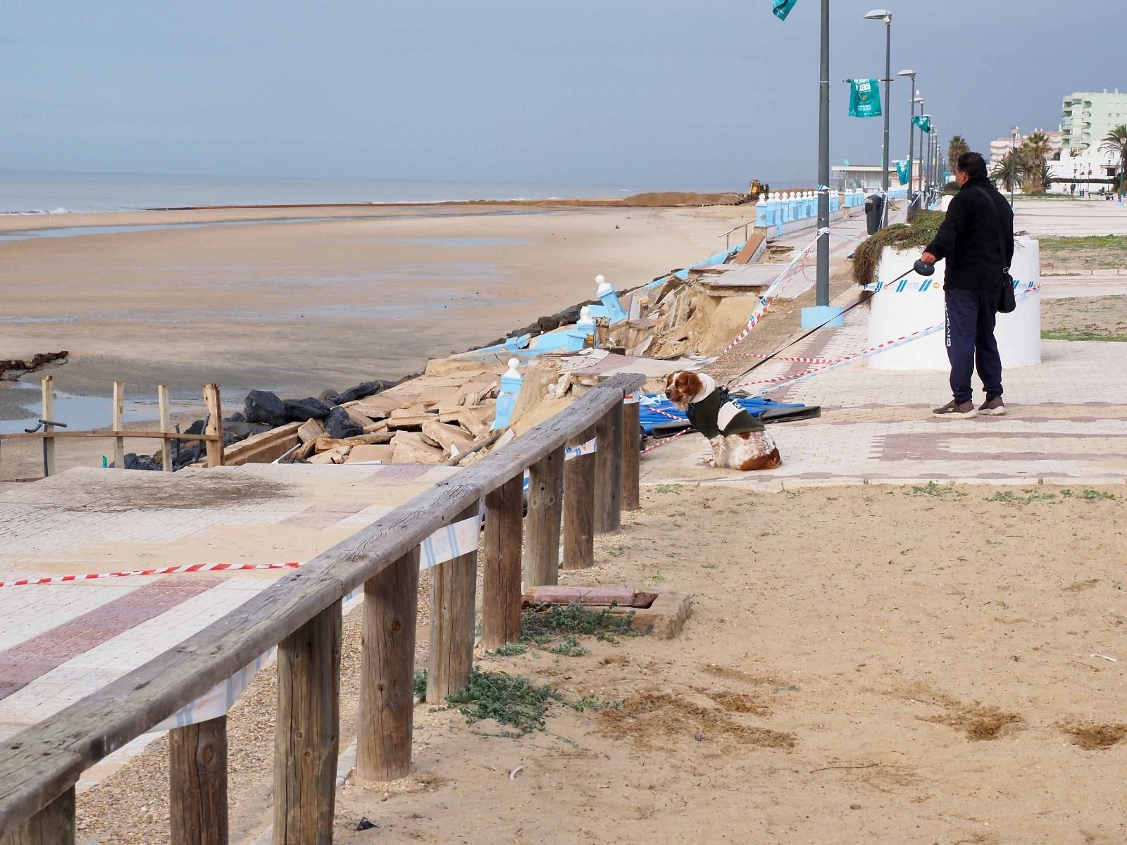 Las fotos de los destrozos del temporal en el paseo marítimo de Matalascañas