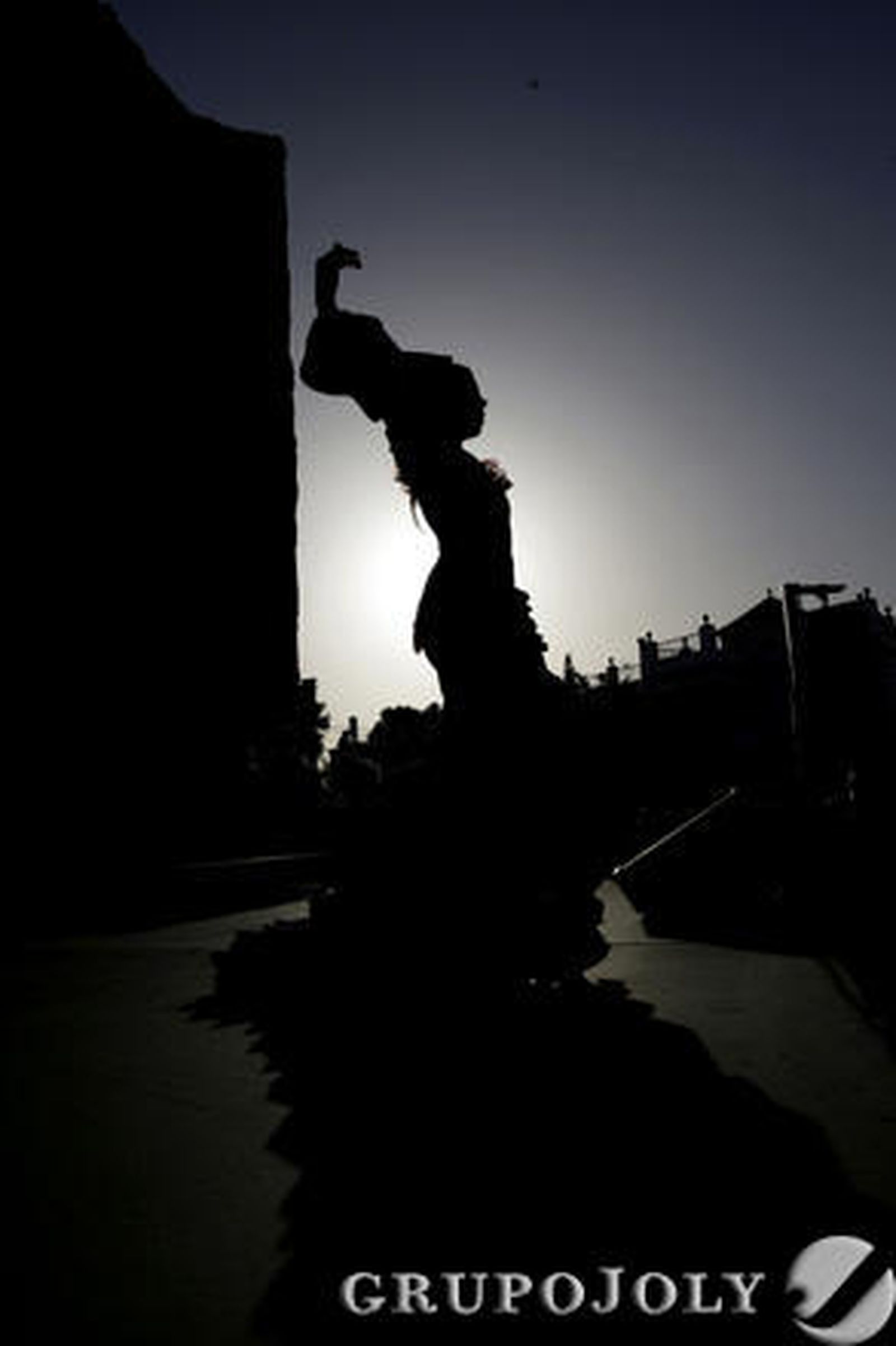 Cristina Barcia y Estefanía del Río, reinas infantil y juvenil respectivamente, fueron coronadas en un imponente escenario que recreaba el Tajo de Ronda.

Foto: Erasmo Fenoy