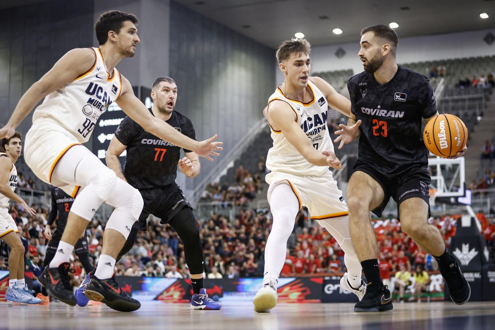 Las imágenes del partido entre el Covirán Granada y el UCAM Murcia