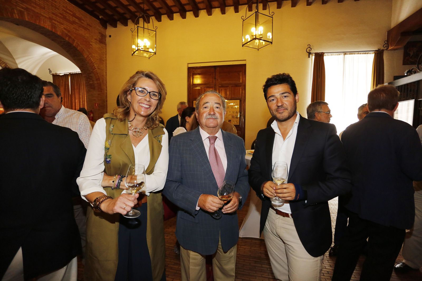 María Eugenia Herrera (Fundador), Ángel Lebrero (ex presidente de Fedejerez y ex director de Domecq) y Juan Antonio Rivas (Fundador).