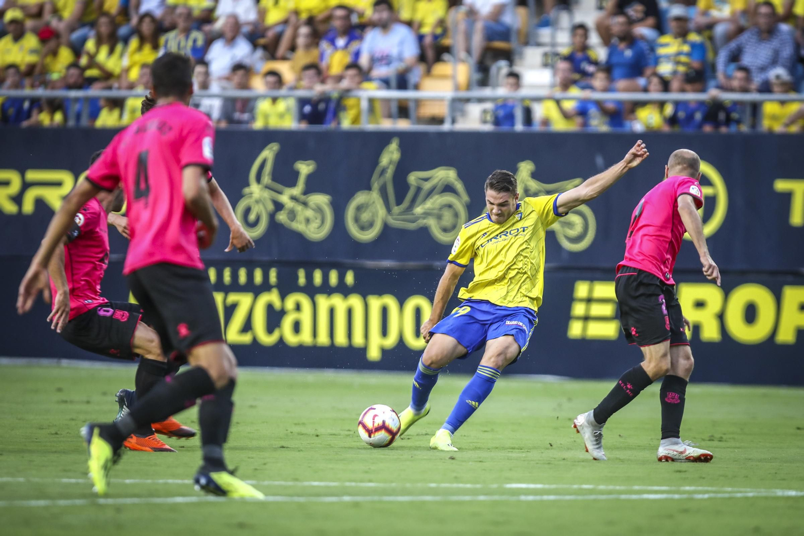 El Cádiz CF-Alcorcón, en imágenes