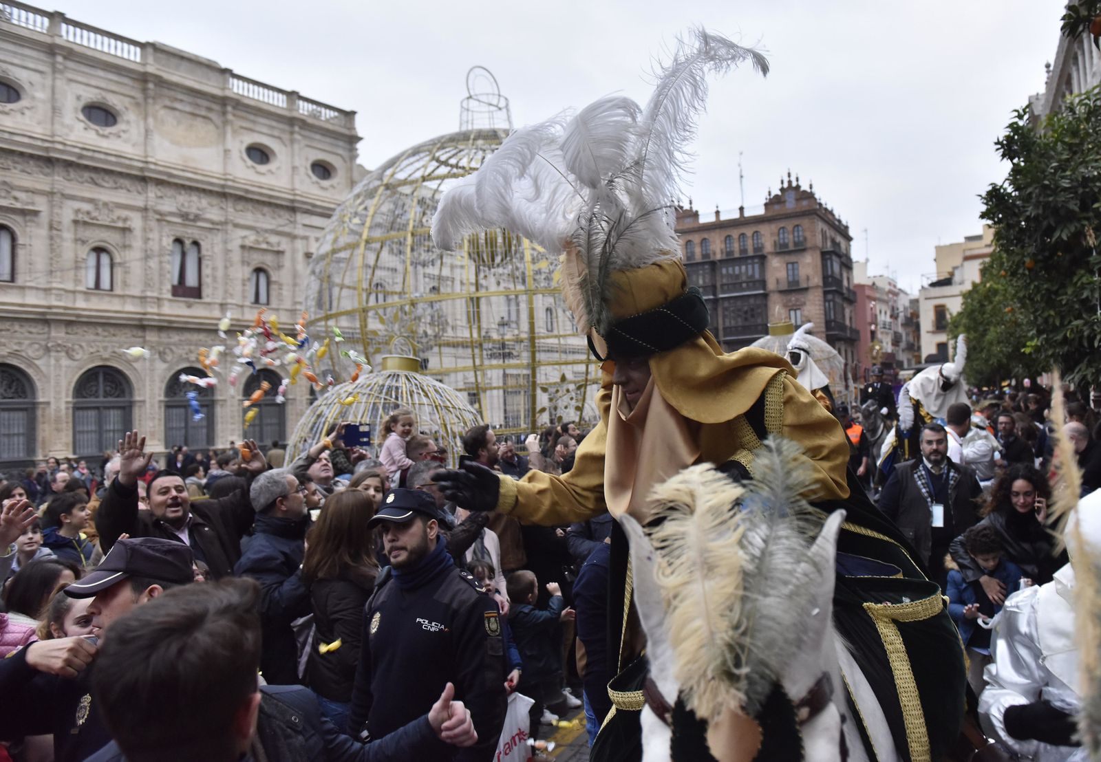 El Heraldo Real recorre las calles del centro