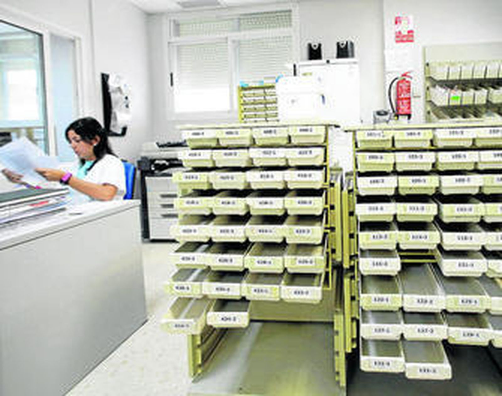 Repositorio de medicamentos en la farmacia de un hospital.