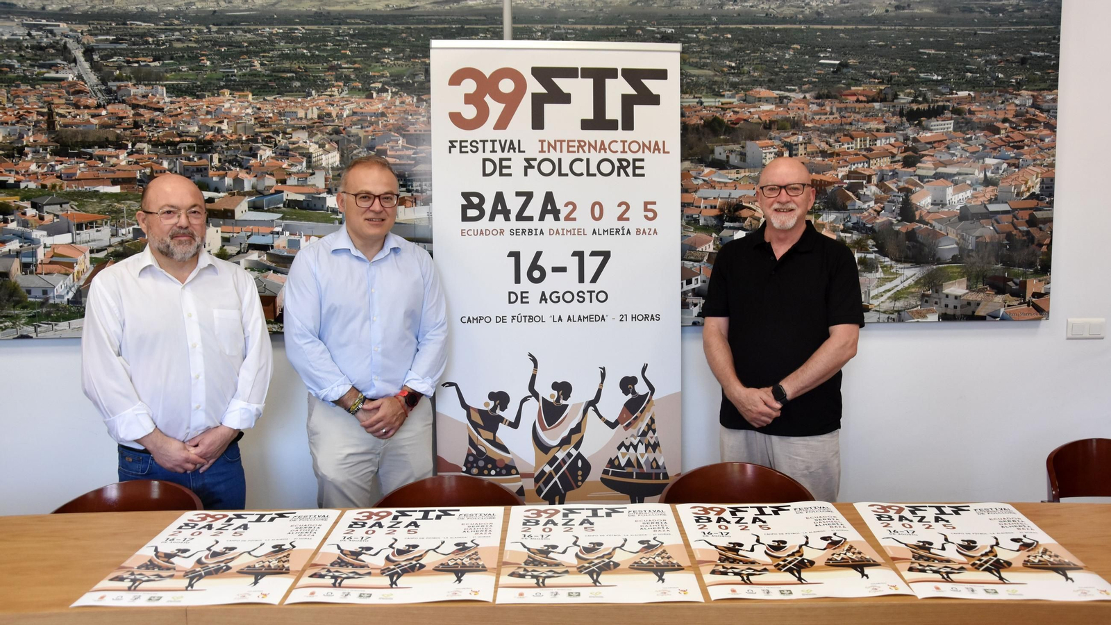El alcalde de Baza, Pedro J. Ramos y el director del FIF y del GMCD, Diego Alonso, presentan el FIF 2025