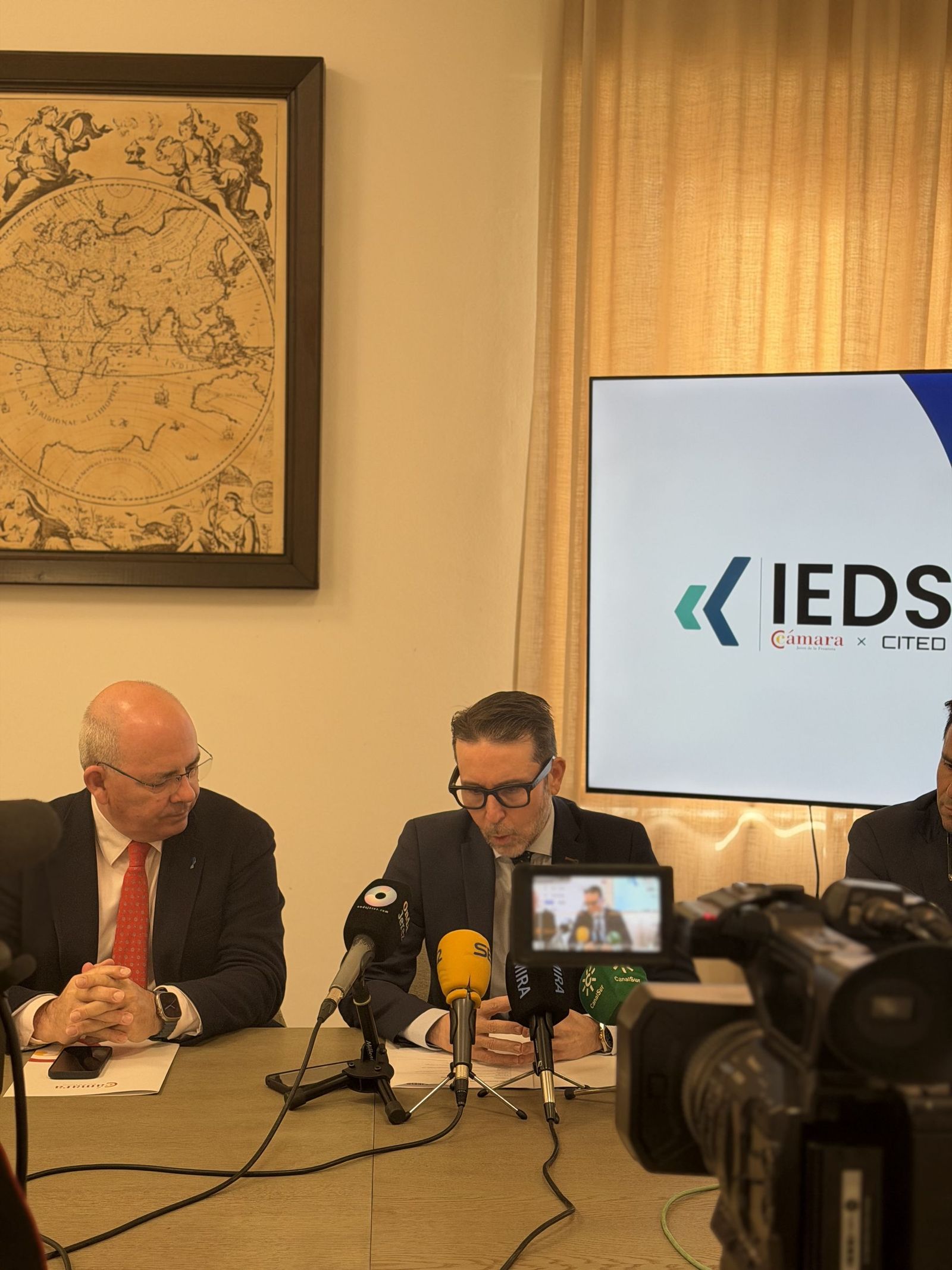 El presidente de la Cámara, Javier Sánchez Rojas, y el cofundador de CITED, José María Martín-Mateos.