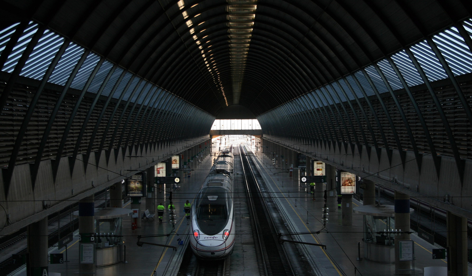Así es el viaje entre Granada, Córdoba y Sevilla en trenes Avant de Renfe