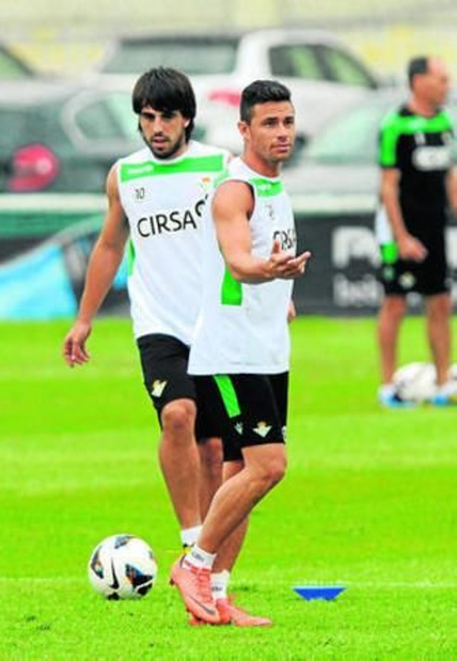 Rubén Castro y Beñat, en el entrenamiento de ayer.